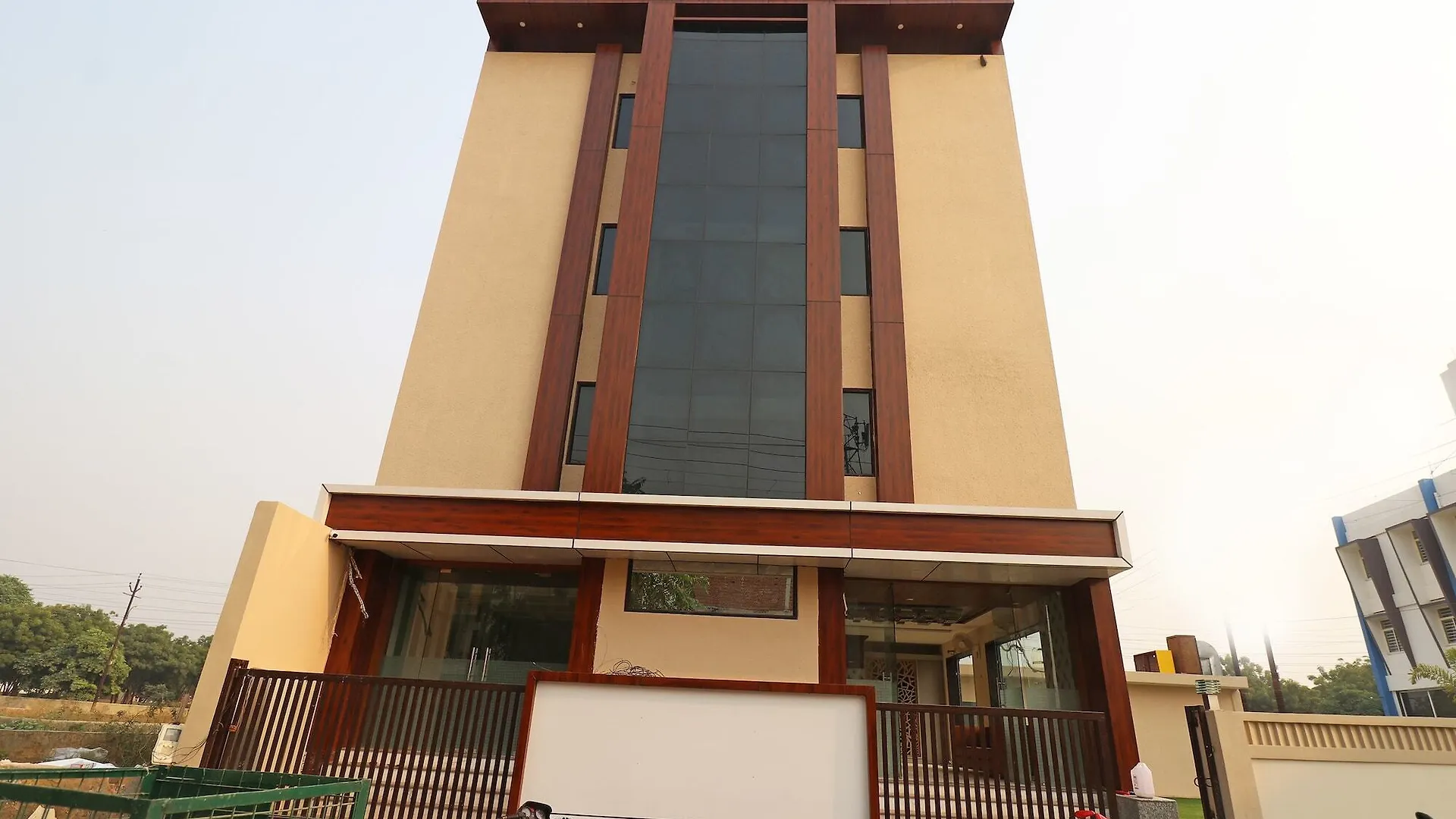 Oyo 22508 Hotel Sparrow Inn Agra   Agra (Uttar Pradesh)